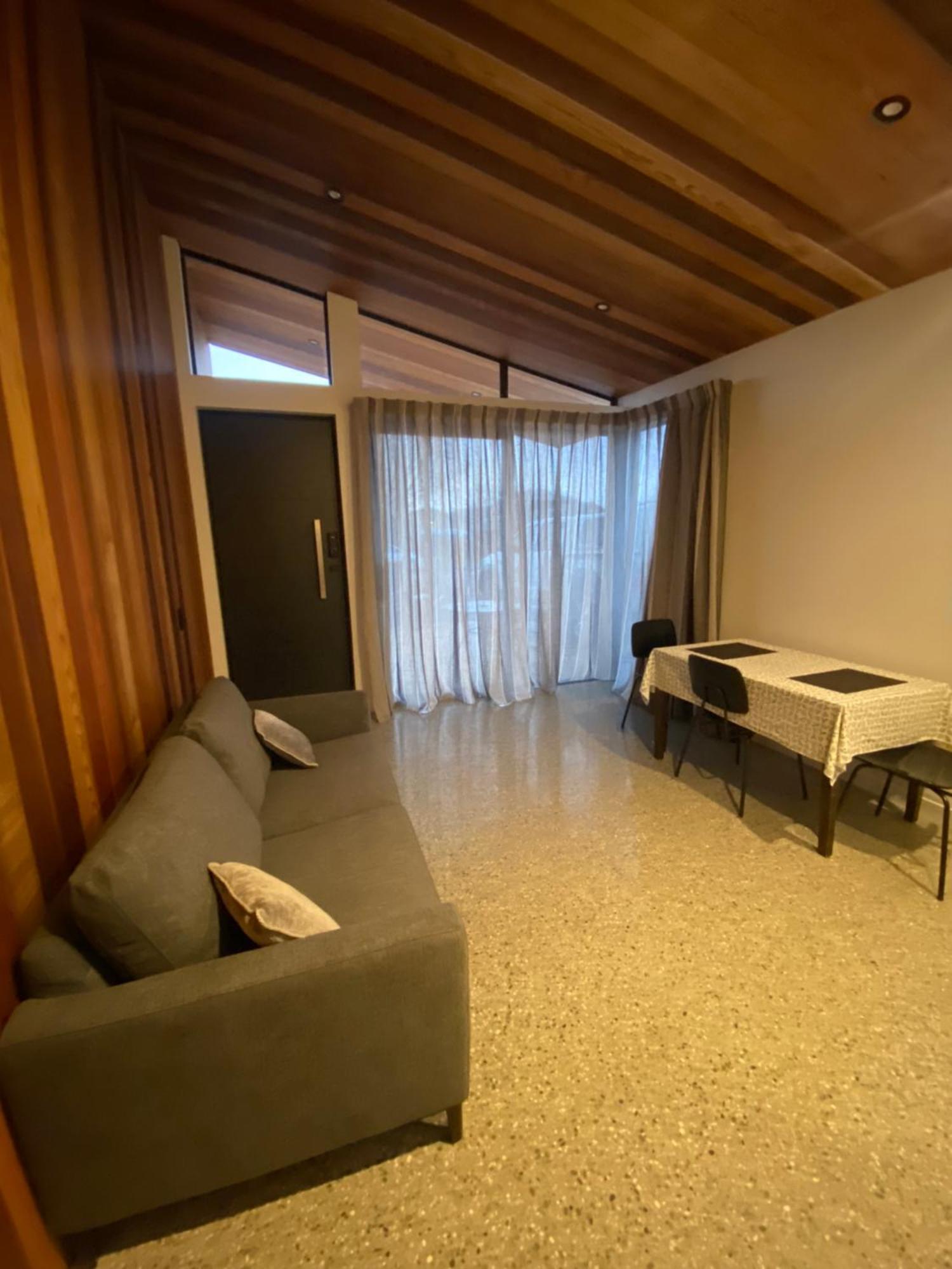 Roys View Apartment Wanaka Exterior photo